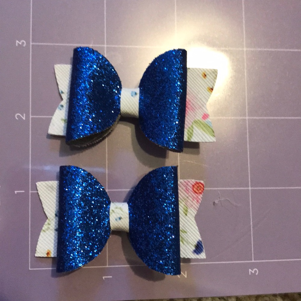 Adorable Blue floral glitter bow piggy set!